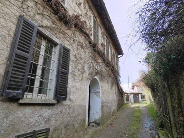 casa indipendente a Montegrino Valtravaglia in zona Bosco Valtravaglia