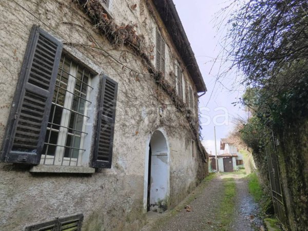 casa indipendente a Montegrino Valtravaglia in zona Bosco Valtravaglia