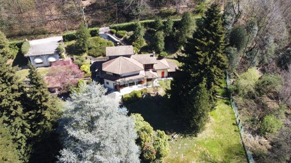 casa indipendente in vendita a Montegrino Valtravaglia