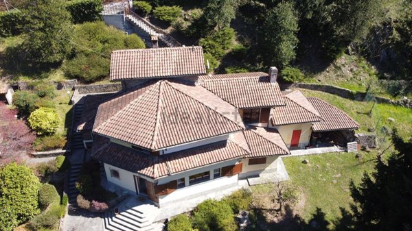casa indipendente in vendita a Montegrino Valtravaglia