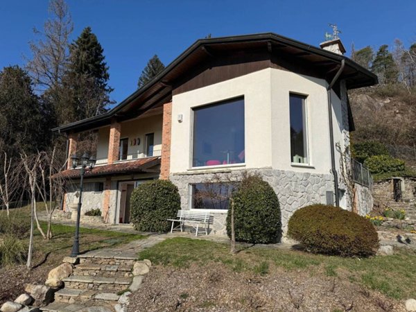 casa indipendente in vendita a Montegrino Valtravaglia