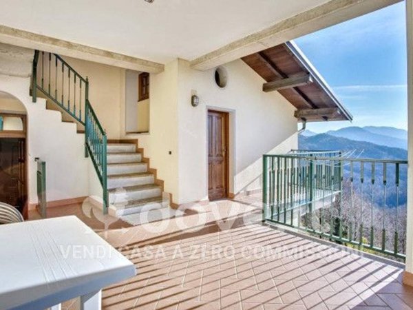 casa indipendente in vendita a Montegrino Valtravaglia