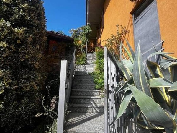 casa indipendente a Montegrino Valtravaglia in zona Bosco Valtravaglia