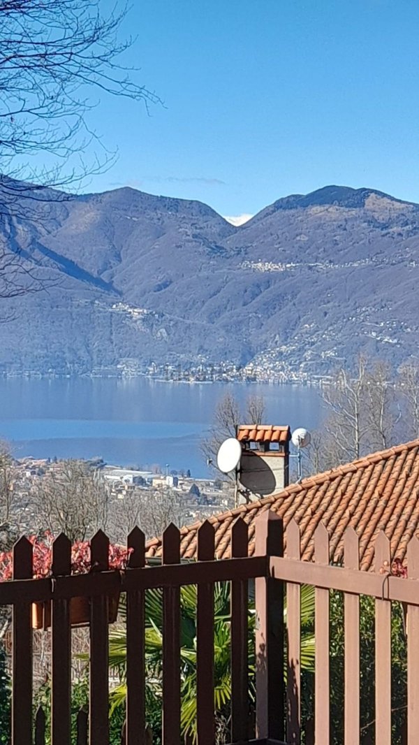 casa indipendente in vendita a Montegrino Valtravaglia