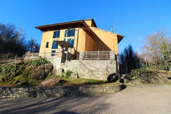 appartamento in vendita a Montegrino Valtravaglia in zona Castendallo