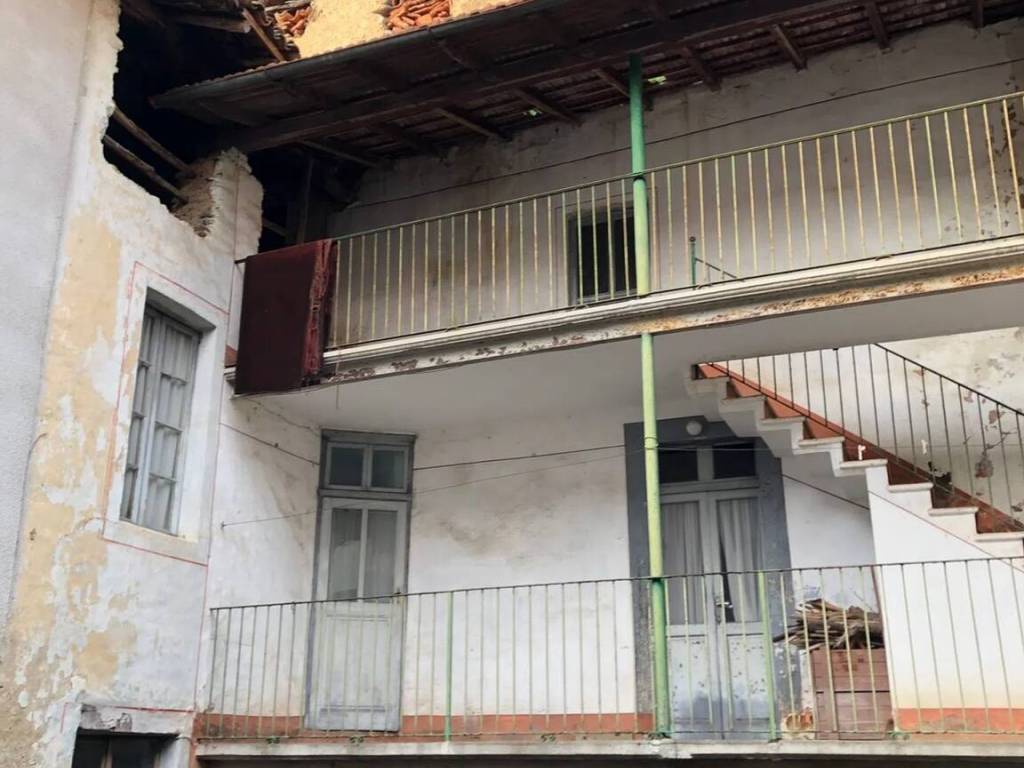 casa indipendente a Montegrino Valtravaglia in zona Bosco Valtravaglia