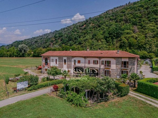 casa indipendente in vendita a Montegrino Valtravaglia