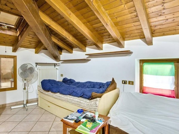 appartamento in vendita a Montegrino Valtravaglia in zona Castendallo