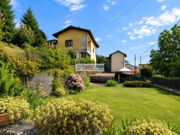 casa indipendente a Montegrino Valtravaglia in zona Bosco Valtravaglia