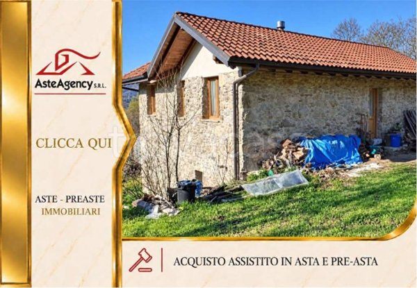 casa indipendente in vendita a Montegrino Valtravaglia