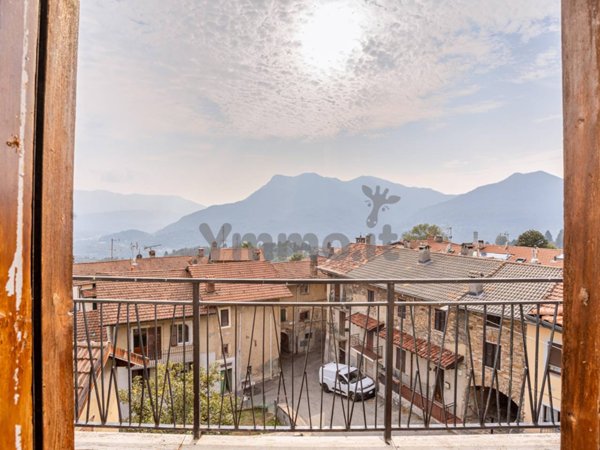 appartamento in vendita a Montegrino Valtravaglia in zona Castendallo