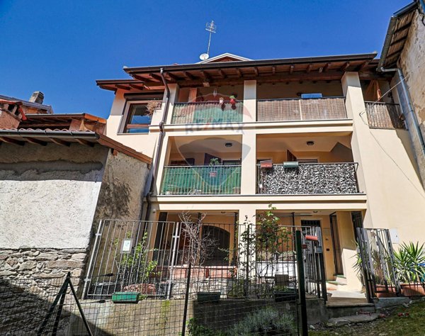 casa semindipendente in vendita a Montegrino Valtravaglia