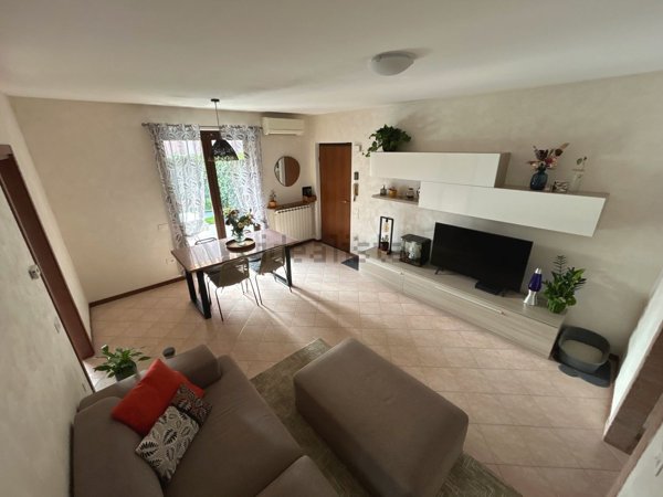 appartamento in vendita a Monvalle in zona Turro