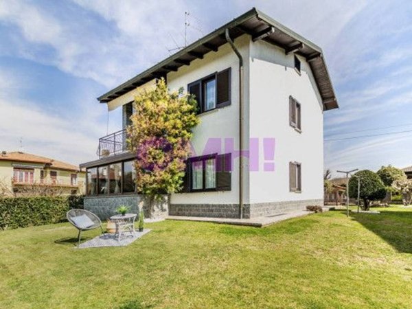 casa indipendente in vendita a Monvalle in zona Turro