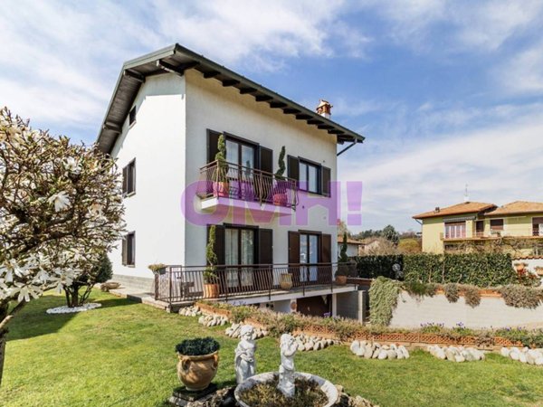 casa indipendente in vendita a Monvalle in zona Turro