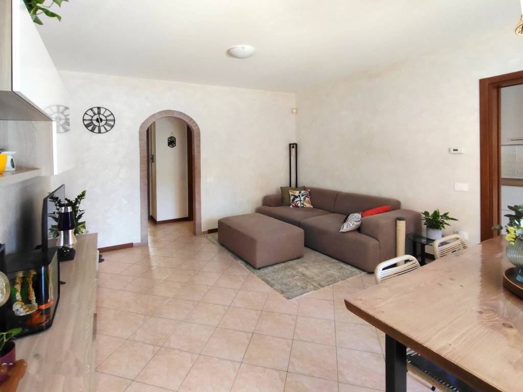 appartamento in vendita a Monvalle in zona Turro