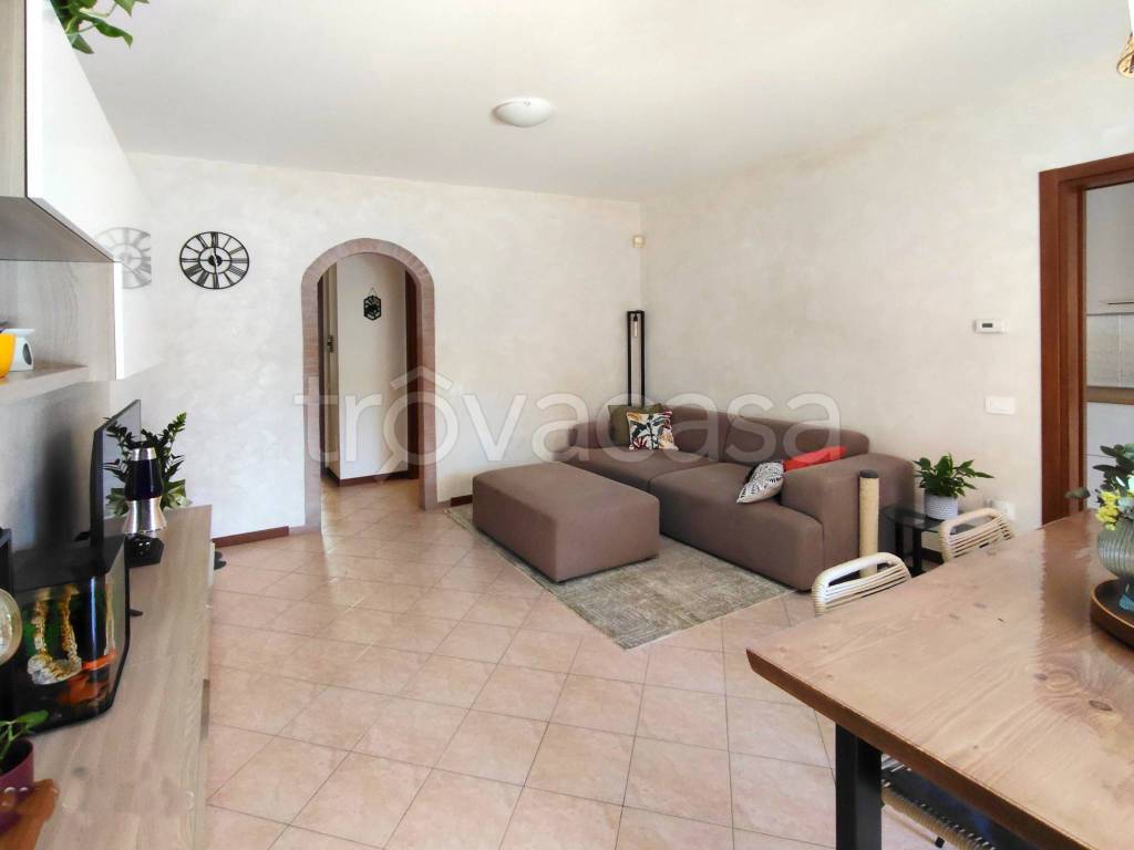 appartamento in vendita a Monvalle in zona Turro