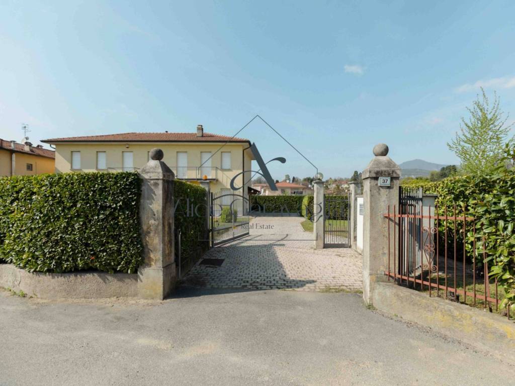appartamento in vendita a Monvalle in zona Turro