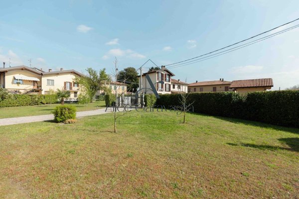 appartamento in vendita a Monvalle in zona Turro