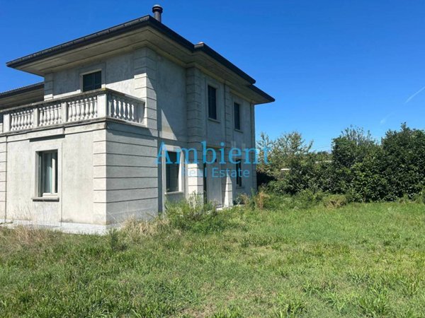 casa indipendente in vendita a Monvalle in zona Turro