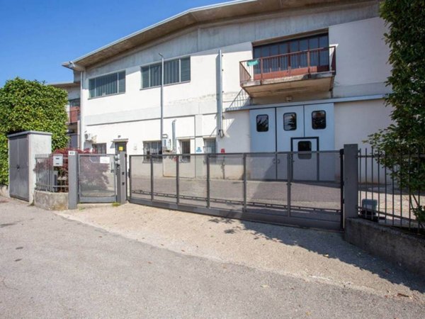 locale commerciale in vendita a Morazzone