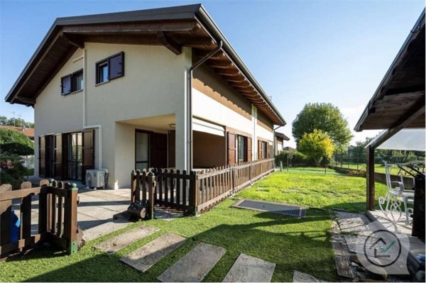 casa indipendente in vendita a Morazzone