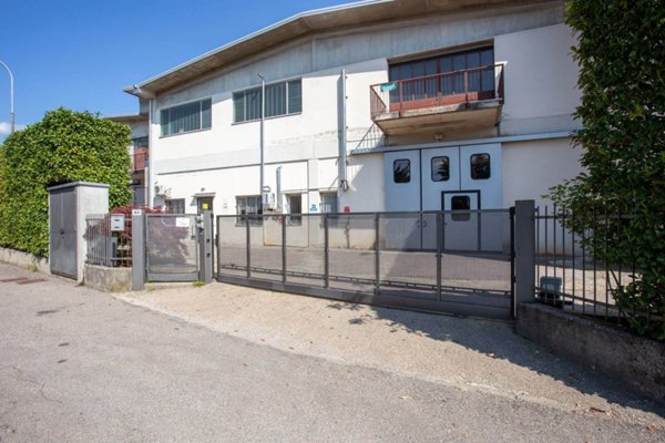 locale commerciale in vendita a Morazzone
