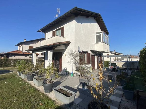casa indipendente in vendita a Morazzone