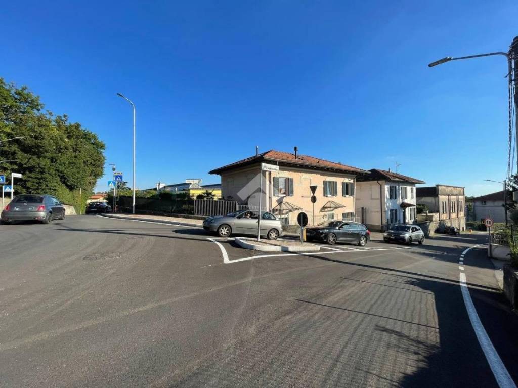 locale commerciale in vendita a Morazzone