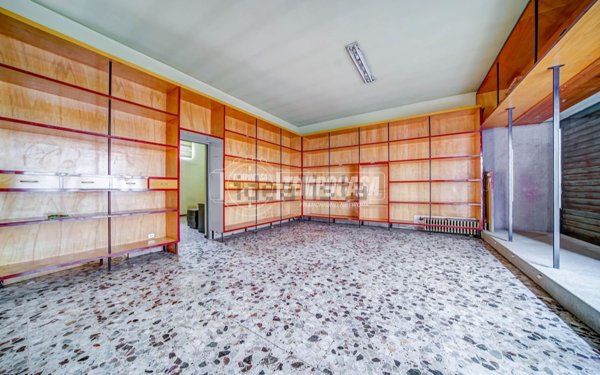 locale commerciale in vendita a Morazzone
