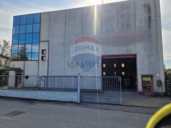 capannone in vendita a Morazzone