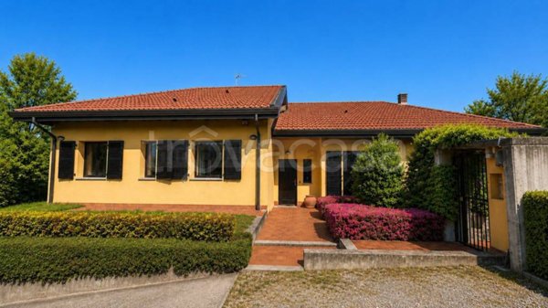 casa indipendente in vendita a Morazzone