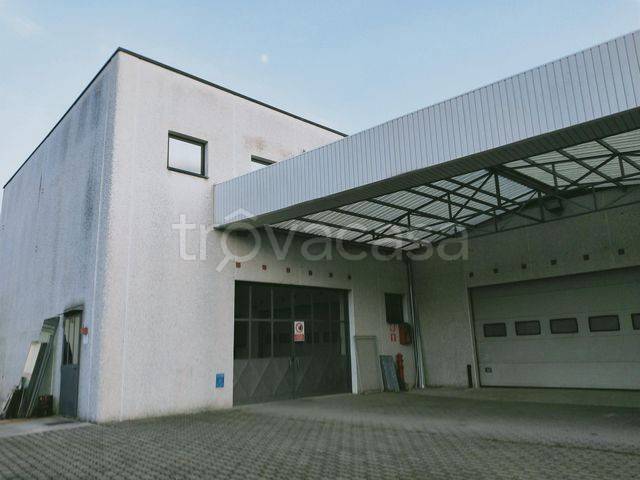 locale commerciale in vendita a Mornago in zona Crugnola