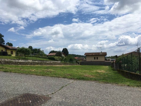 terreno edificabile in vendita a Mornago