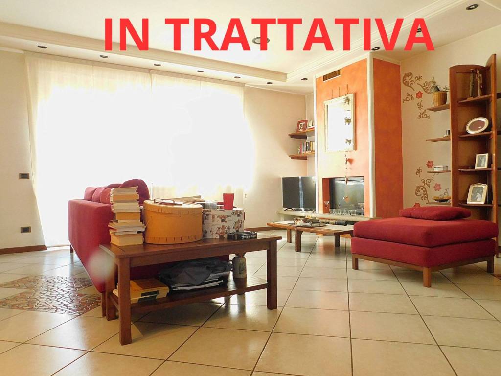 appartamento in vendita a Mornago in zona Crugnola