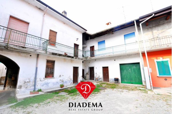 casa indipendente in vendita a Mornago in zona Montonate