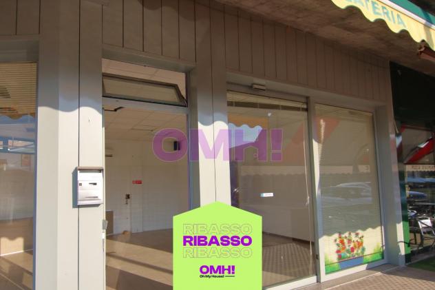 locale commerciale in vendita a Mornago