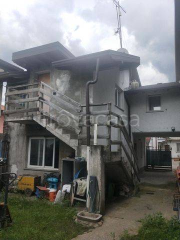 appartamento in vendita a Mornago in zona Crugnola