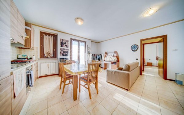 appartamento in vendita a Mornago in zona Crugnola