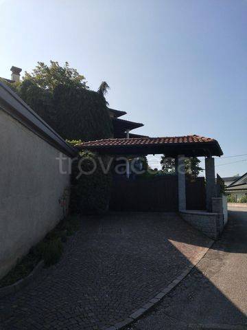 appartamento in vendita a Mornago in zona Crugnola