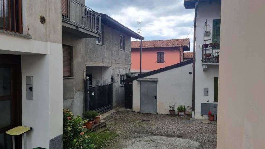 casa indipendente in vendita a Mornago in zona Crugnola