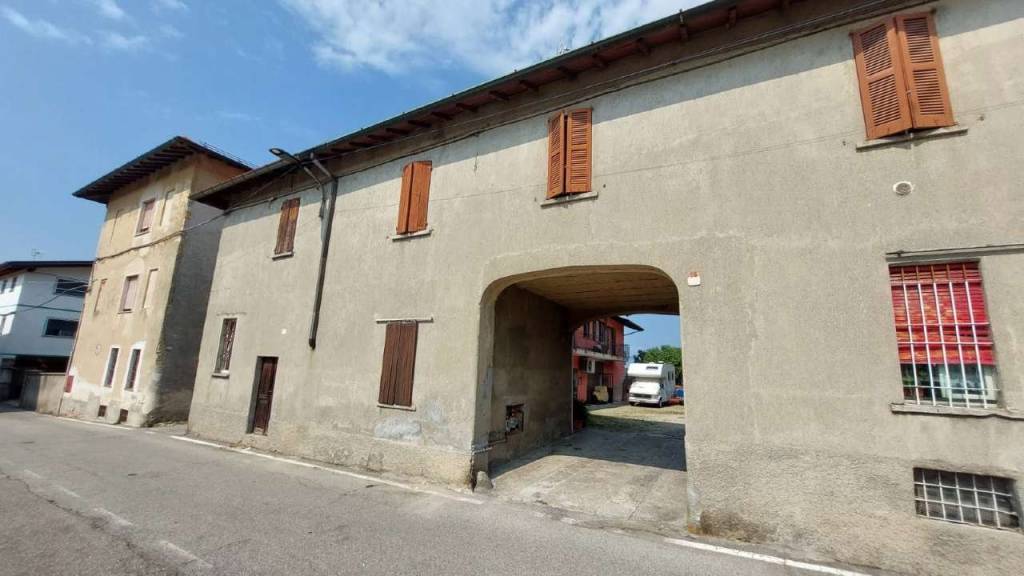 appartamento in vendita a Mornago in zona Montonate