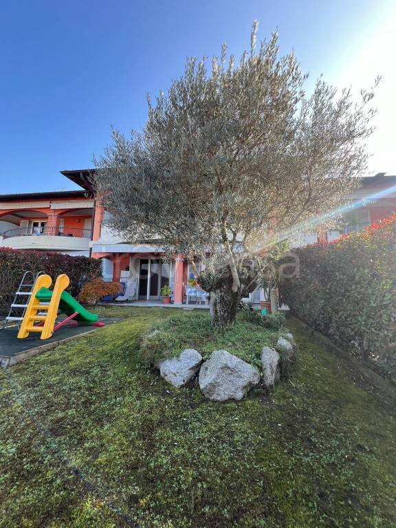 appartamento in vendita a Mornago in zona Montonate