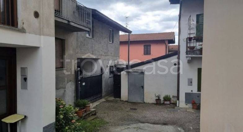 casa indipendente in vendita a Mornago in zona Crugnola