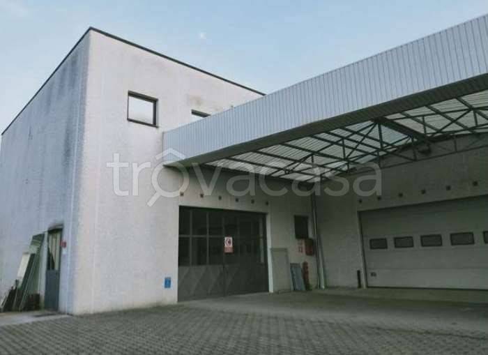 locale commerciale in vendita a Mornago in zona Crugnola