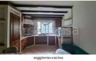 appartamento in vendita a Mornago in zona Crugnola