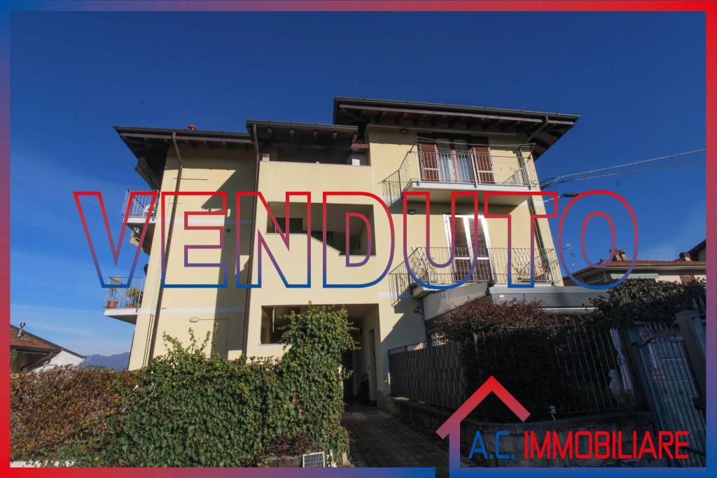 appartamento in vendita a Mornago in zona Crugnola