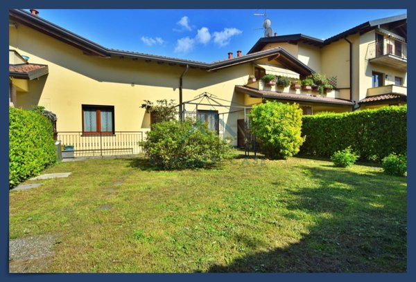 appartamento in vendita a Mornago in zona Crugnola