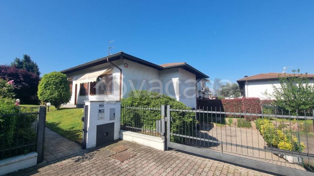 casa indipendente in vendita a Mornago