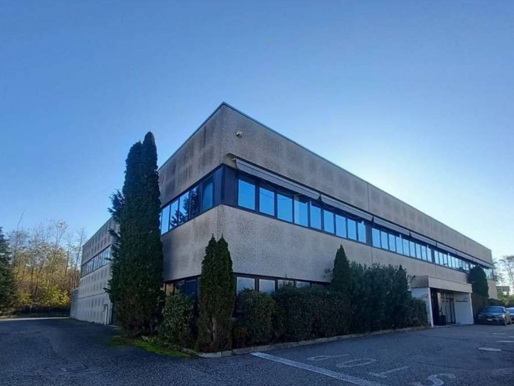 locale commerciale in vendita a Mornago